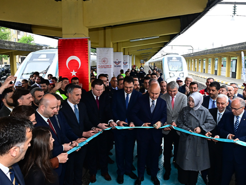 YENİ SAKARYA MİLLİ ELEKTRİKLİ TREN SETİ TCDD TAŞIMACILIK A.Ş.’YE TESLİM EDİLDİ